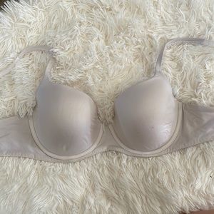 Victoria’s Secret Body by Victoria White Bra